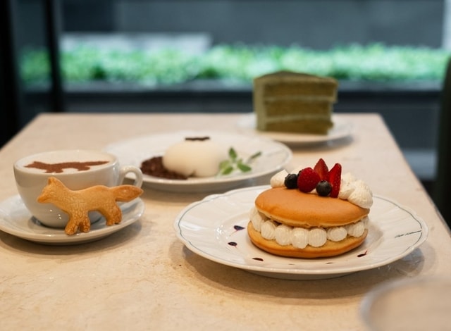 Sudah coba nongkrong di Cafe Kitsune ASHTA Distrik 8 SCBD bro? Ada bar-nya juga bro, bisa nongkrong seru ini sih!